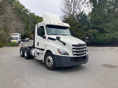 Freightliner Cascadia 126 Day Cab Truck - 435HP, 12 Speed Automatic
