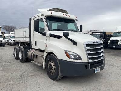 Freightliner Cascadia 126 Day Cab Truck - 435HP, 12 Speed Automatic