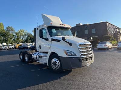 Freightliner Cascadia 126 Day Cab Truck - 435HP, 12 Speed Automatic