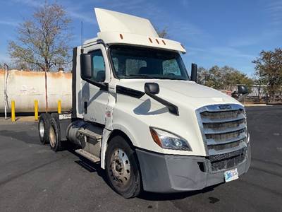Freightliner Cascadia 126 Day Cab Truck - 435HP, 12 Speed Automatic