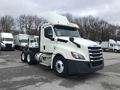 Freightliner T12664ST Day Cab Truck - 435HP, 12 Speed Automatic
