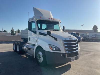 Freightliner Cascadia 126 Day Cab Truck - 435HP, 12 Speed Automatic