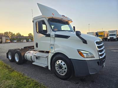 Freightliner Cascadia 126 Day Cab Truck - 435HP, 12 Speed Automatic