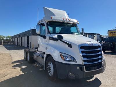 Freightliner Cascadia 126 Day Cab Truck - 435HP, 12 Speed Automatic