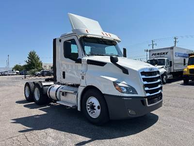 Freightliner Cascadia 126 Day Cab Truck - 435HP, 12 Speed Automatic