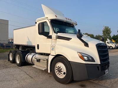 Freightliner Cascadia 126 Day Cab Truck - Cummins 400HP, 13 Speed Automatic