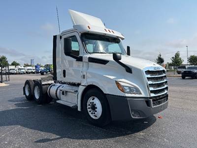 Freightliner Cascadia 126 Day Cab Truck - 435HP, 12 Speed Automatic