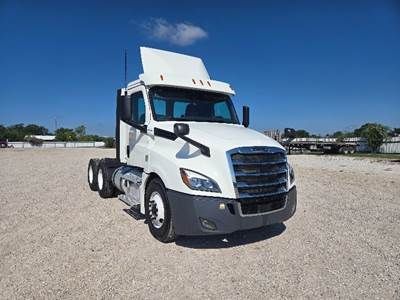 Freightliner Cascadia 126 Day Cab Truck - 435HP, 12 Speed Automatic