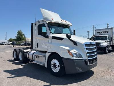 Freightliner Cascadia 126 Day Cab Truck - 435HP, 12 Speed Automatic