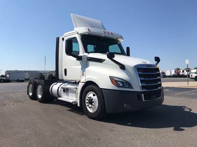Freightliner Cascadia 126 Day Cab Truck - 435HP, 12 Speed Automatic