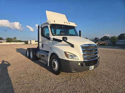 Freightliner Cascadia 126 Day Cab Truck - 435HP, 12 Speed Automatic