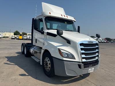 Freightliner Cascadia 126 Day Cab Truck - 435HP, 12 Speed Automatic