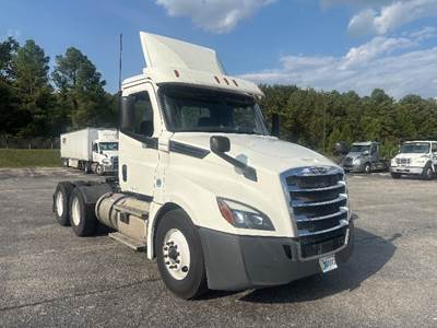 Freightliner Cascadia 126 Day Cab Truck - 435HP, 12 Speed Automatic