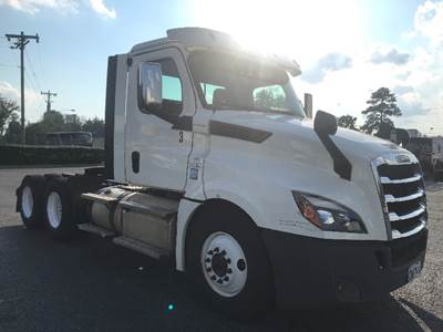 Freightliner Cascadia 126 Day Cab Truck - 435HP, 12 Speed Automatic