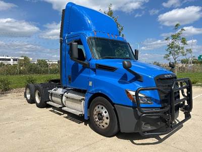 Freightliner Cascadia 126 Day Cab Truck - 435HP, 12 Speed Automatic