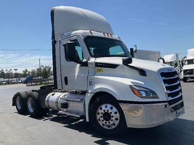 Freightliner Cascadia 126 Single Axle Day Cab Truck - 455HP, 12 Speed Automatic