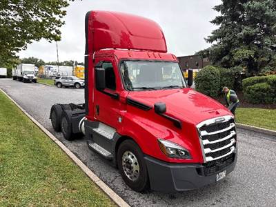 Freightliner Cascadia 126 Day Cab Truck - 400HP, 12 Speed Automatic