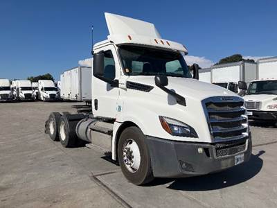 Freightliner Cascadia 126 Day Cab Truck - 435HP, 12 Speed Automatic