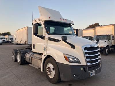 Freightliner Cascadia 126 Day Cab Truck - 435HP, 12 Speed Automatic