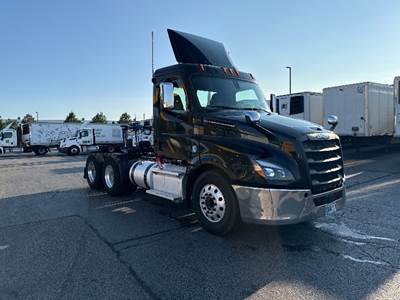 Freightliner Cascadia 126 Day Cab Truck - 450HP, 12 Speed Automatic