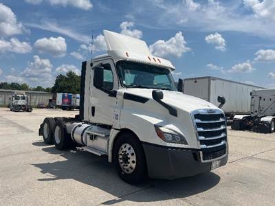 Freightliner Cascadia 126 Day Cab Truck - 435HP, 12 Speed Automatic