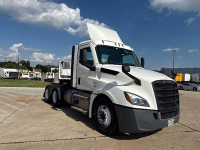 Freightliner Cascadia 126 Day Cab Truck - 435HP, 12 Speed Automatic