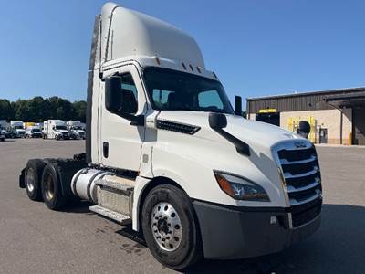 Freightliner Cascadia 126 Day Cab Truck - 435HP, 12 Speed Automatic