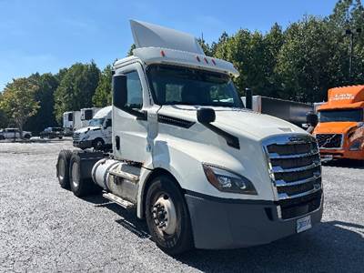 Freightliner Cascadia 126 Day Cab Truck - 435HP, 12 Speed Automatic
