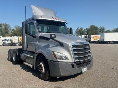 Freightliner Cascadia 126 Day Cab Truck - 455HP, 12 Speed Automatic