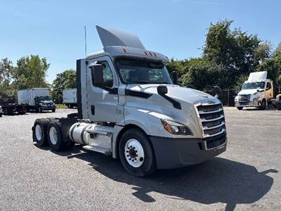 Freightliner Cascadia 126 Day Cab Truck - 455HP, 12 Speed Automatic