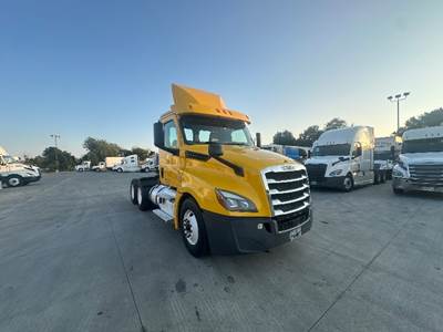 Freightliner Cascadia 126 Day Cab Truck - 435HP, 12 Speed Automatic
