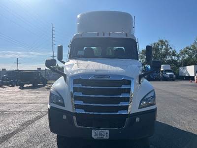 Freightliner Cascadia 126 Day Cab Truck - 450HP, 12 Speed Automatic