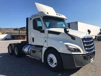 Freightliner Cascadia 126 Day Cab Truck - 435HP, 12 Speed Automatic