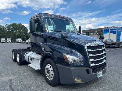 Freightliner Cascadia 126 Day Cab Truck - 455HP, 12 Speed Automatic
