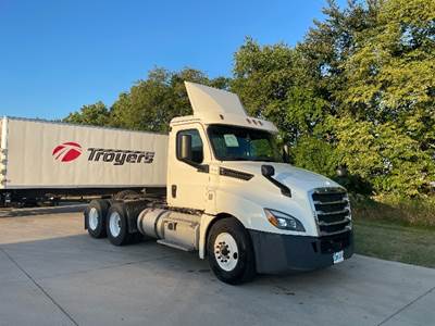 Freightliner Cascadia 126 Day Cab Truck - 435HP, 12 Speed Automatic