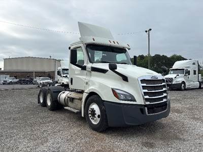 Freightliner Cascadia 126 Day Cab Truck - 435HP, 12 Speed Automatic