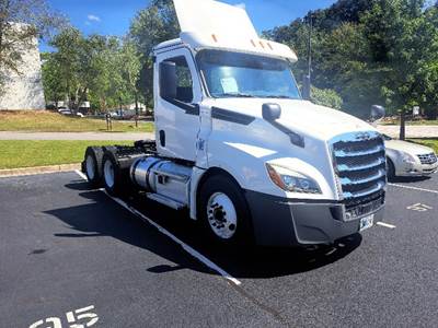 Freightliner Cascadia 126 Day Cab Truck - 435HP, 12 Speed Automatic