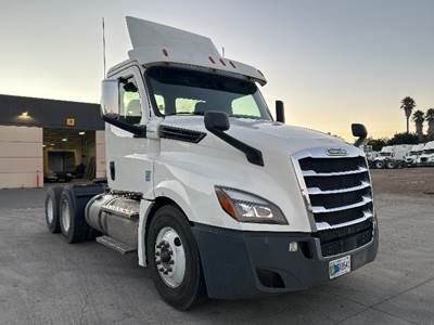 Freightliner Cascadia 126 Day Cab Truck - 435HP, 12 Speed Automatic