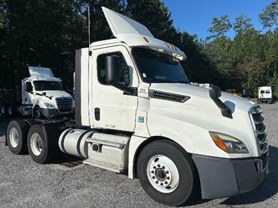 Freightliner Cascadia 126 Day Cab Truck - 435HP, 12 Speed Automatic