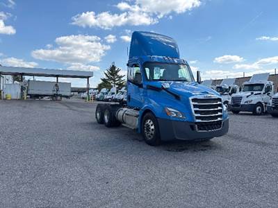 Freightliner Cascadia 126 Day Cab Truck - 435HP, 12 Speed Automatic