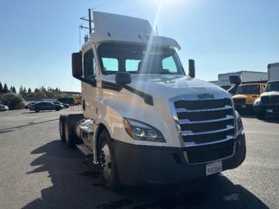 Freightliner Cascadia 126 Day Cab Truck - 435HP, 12 Speed Automatic