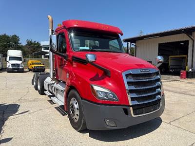 Freightliner Cascadia 126 Day Cab Truck - 455HP, 12 Speed Automatic