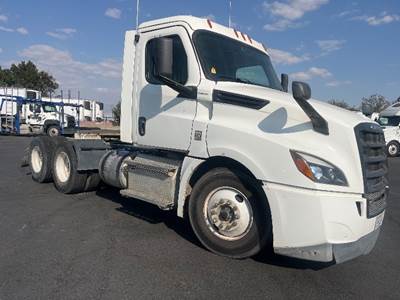 Freightliner Cascadia 126 Day Cab Truck - 455HP, 10 Speed Manual