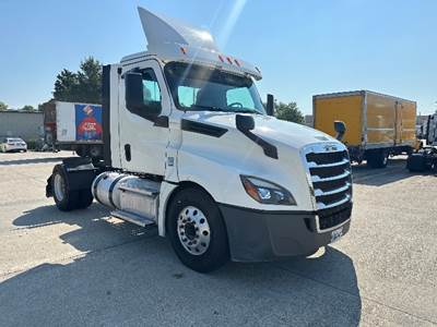 Freightliner Cascadia 126 Single Axle Day Cab Truck - 435HP, 12 Speed Automatic