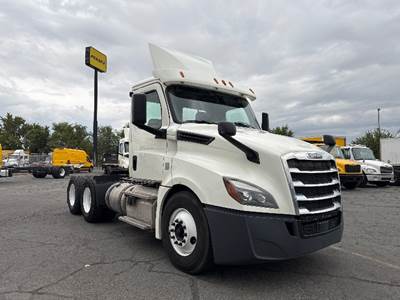Freightliner Cascadia 126 Day Cab Truck - 435HP, 12 Speed Automatic