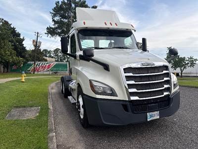 Freightliner Cascadia 126 Day Cab Truck - 435HP, 12 Speed Automatic