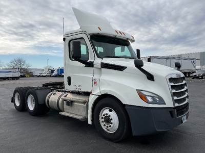 Freightliner T12664ST Day Cab Truck - 435HP, 12 Speed Automatic