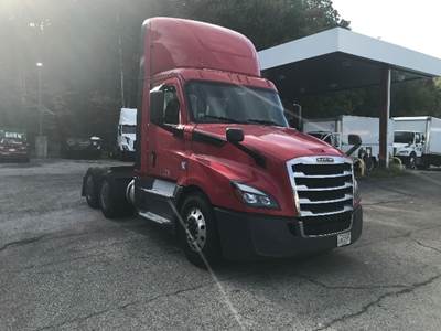 Freightliner Cascadia 126 Day Cab Truck - 400HP, 12 Speed Automatic