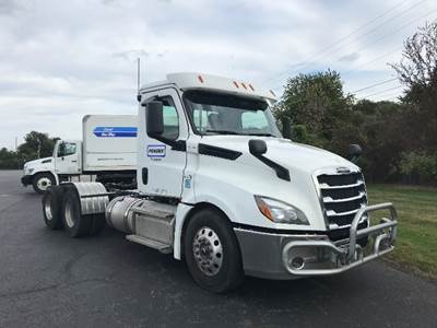 Freightliner Cascadia 126 Day Cab Truck - 455HP, 10 Speed Manual