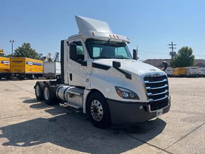 Freightliner Cascadia 126 Day Cab Truck - 435HP, 12 Speed Automatic